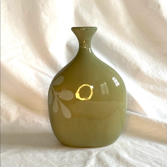 Olive Green Vase with Leaf Pattern. - Picture 5 of 7